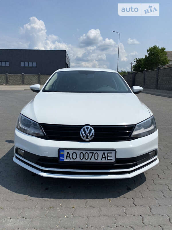 Седан Volkswagen Jetta 2016 в Ужгороді