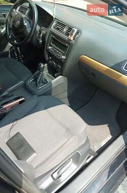 Седан Volkswagen Jetta 2013 в 