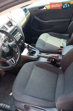Седан Volkswagen Jetta 2013 в 