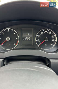 Седан Volkswagen Jetta 2012 в 