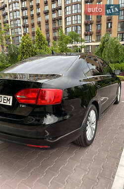 Седан Volkswagen Jetta 2012 в 