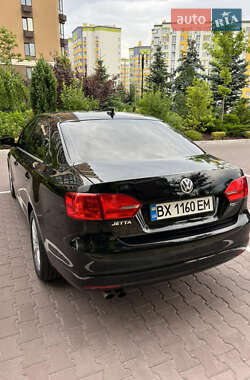 Седан Volkswagen Jetta 2012 в 