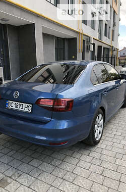 Седан Volkswagen Jetta 2016 в 