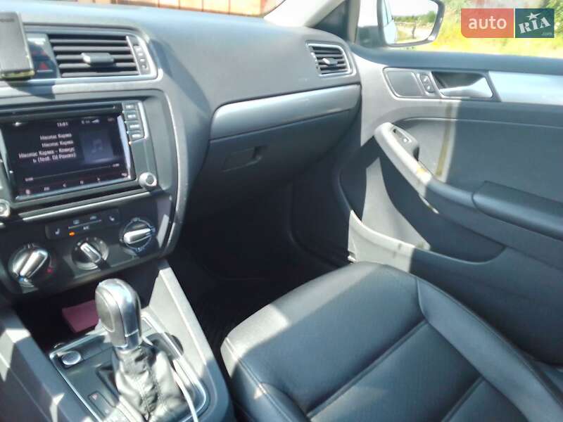 Седан Volkswagen Jetta 2016 в Львові