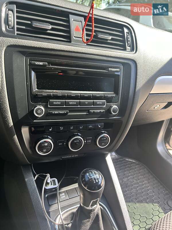 Седан Volkswagen Jetta 2013 в Хмельницькому