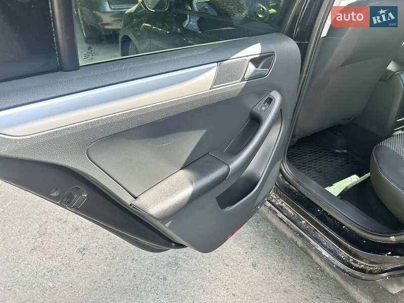 Седан Volkswagen Jetta 2013 в Хмельницькому