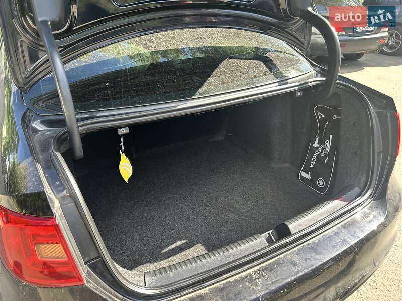 Седан Volkswagen Jetta 2013 в Хмельницькому