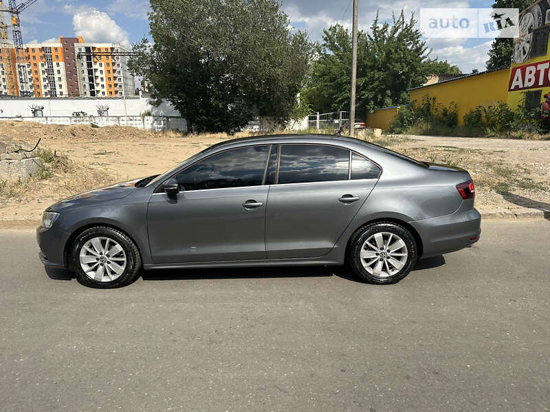 Седан Volkswagen Jetta 2016 в Николаеве