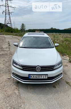 Седан Volkswagen Jetta 2016 в Киеве