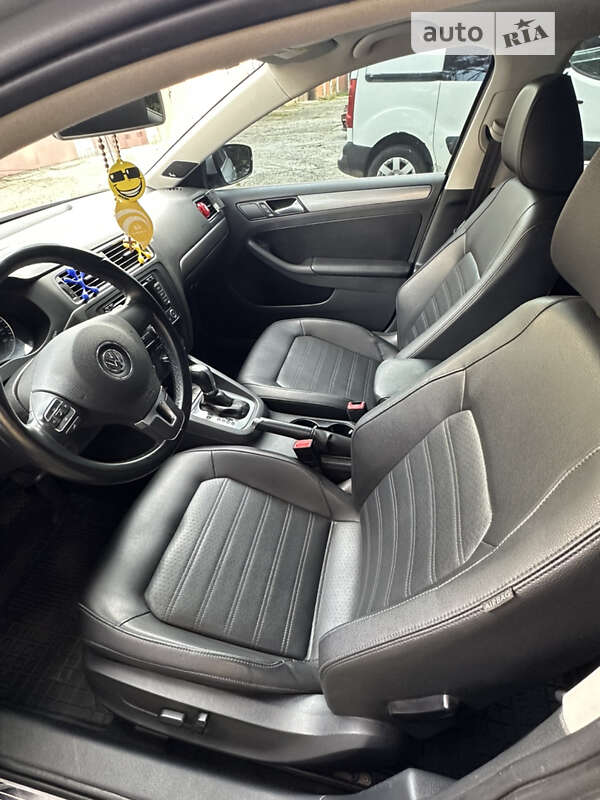 Седан Volkswagen Jetta 2013 в Львове