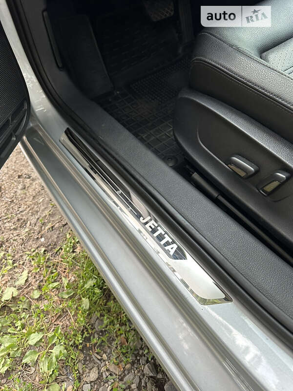 Седан Volkswagen Jetta 2013 в Львове