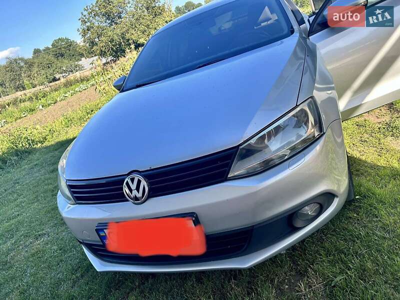 Седан Volkswagen Jetta 2013 в Снятині