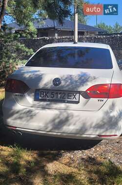 Седан Volkswagen Jetta 2012 в Вараше