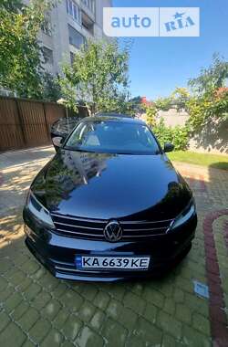 Седан Volkswagen Jetta 2015 в Львові