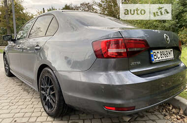 Седан Volkswagen Jetta 2015 в 