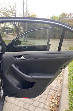 Седан Volkswagen Jetta 2015 в 