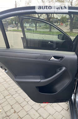 Седан Volkswagen Jetta 2015 в 
