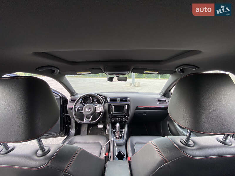 Седан Volkswagen Jetta 2016 в Львові