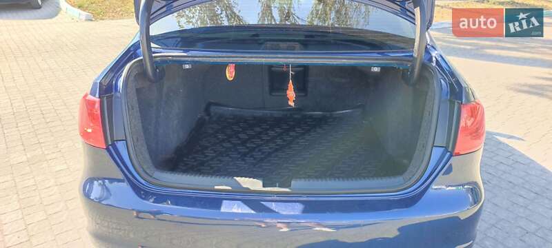 Седан Volkswagen Jetta 2013 в Запоріжжі