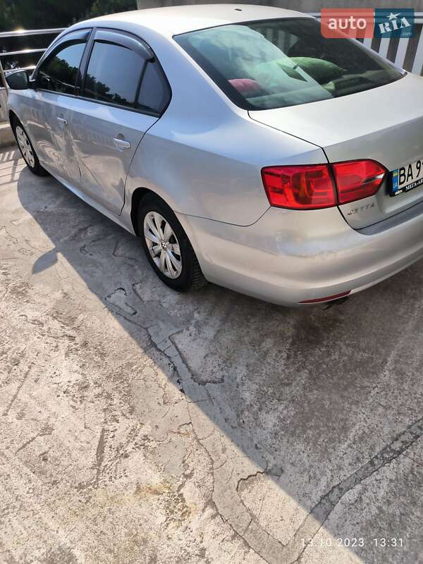 Седан Volkswagen Jetta 2014 в Львове