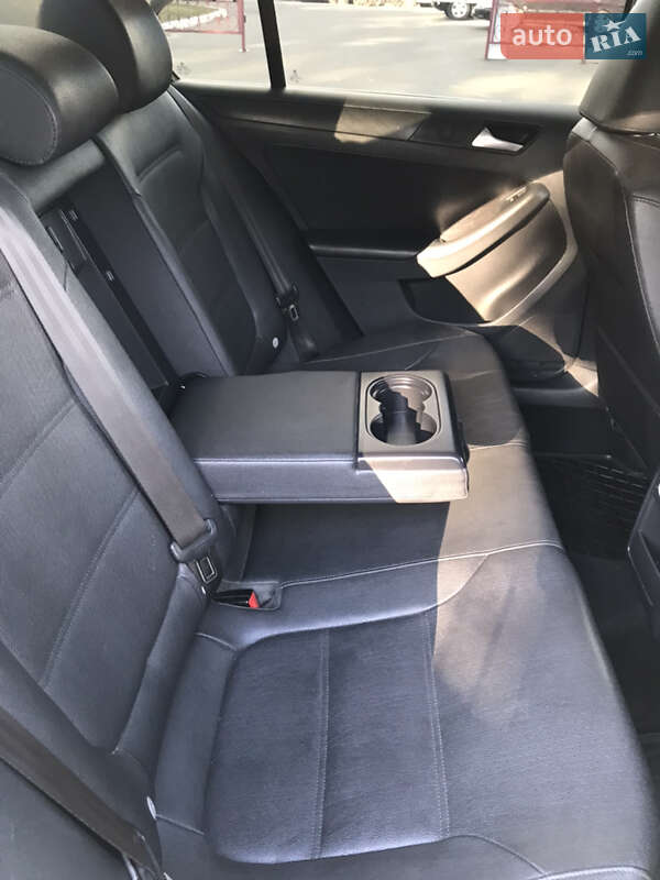 Седан Volkswagen Jetta 2012 в Ізмаїлі