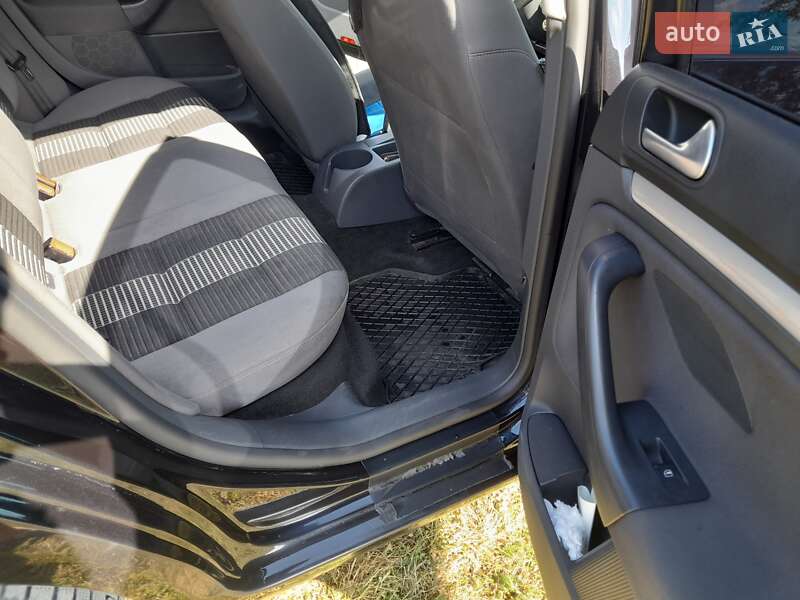 Седан Volkswagen Jetta 2009 в Тернополі