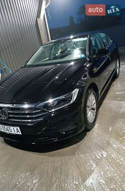 Седан Volkswagen Jetta 2020 в 