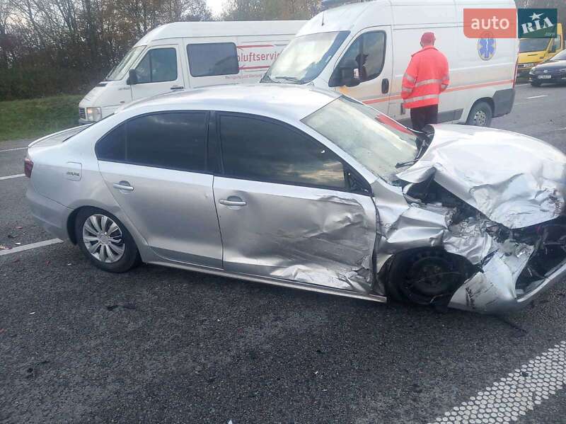 Седан Volkswagen Jetta 2013 в Львові