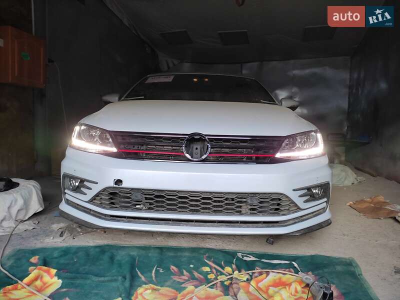 Седан Volkswagen Jetta 2017 в Ивано-Франковске