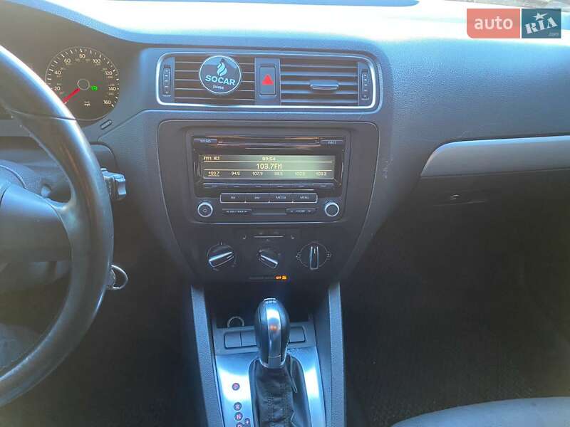 Седан Volkswagen Jetta 2011 в Ровно