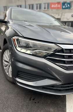 Седан Volkswagen Jetta 2018 в 