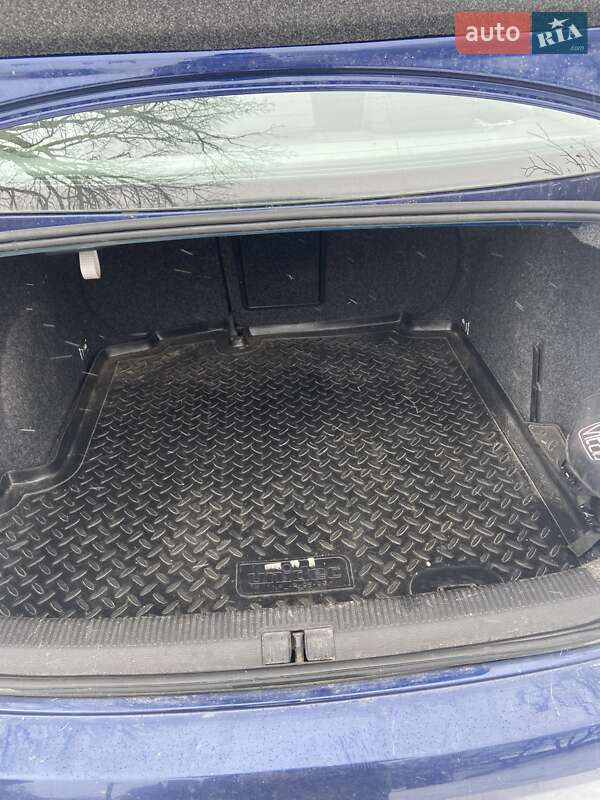 Седан Volkswagen Jetta 2006 в Старокостянтинові