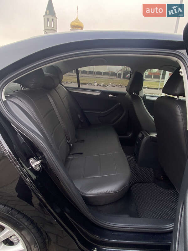 Седан Volkswagen Jetta 2017 в Хусті