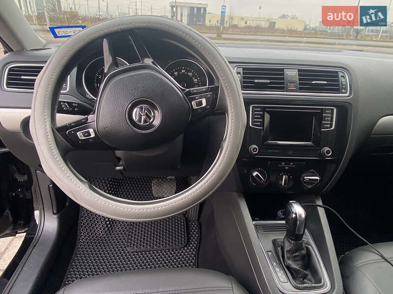 Седан Volkswagen Jetta 2017 в Хусті