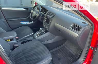Седан Volkswagen Jetta 2015 в 