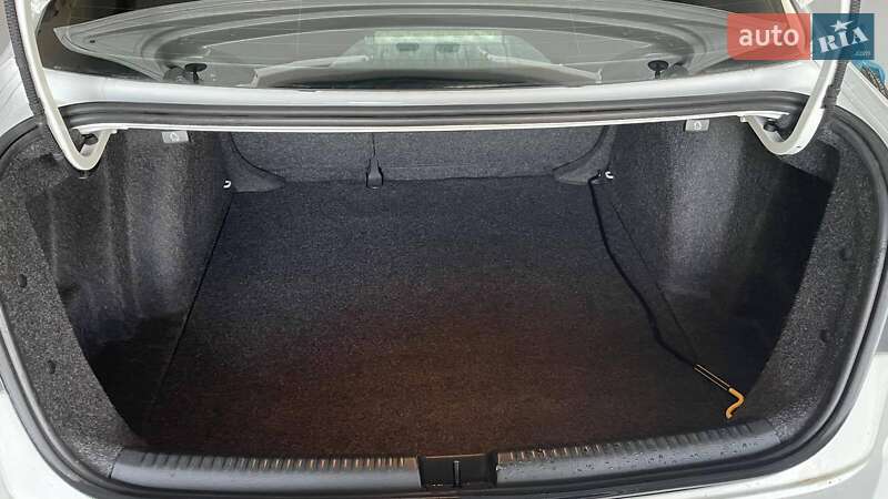 Седан Volkswagen Jetta 2014 в Хусті