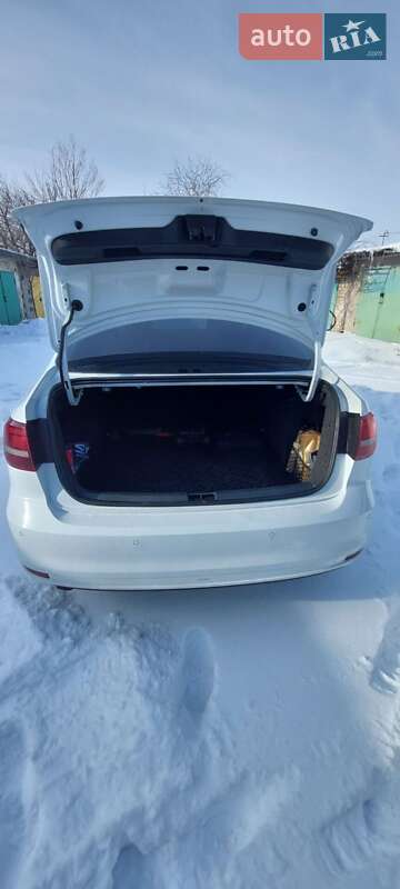Седан Volkswagen Jetta 2016 в Покровську