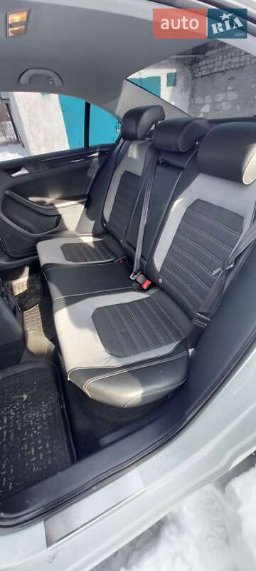 Седан Volkswagen Jetta 2016 в Покровську