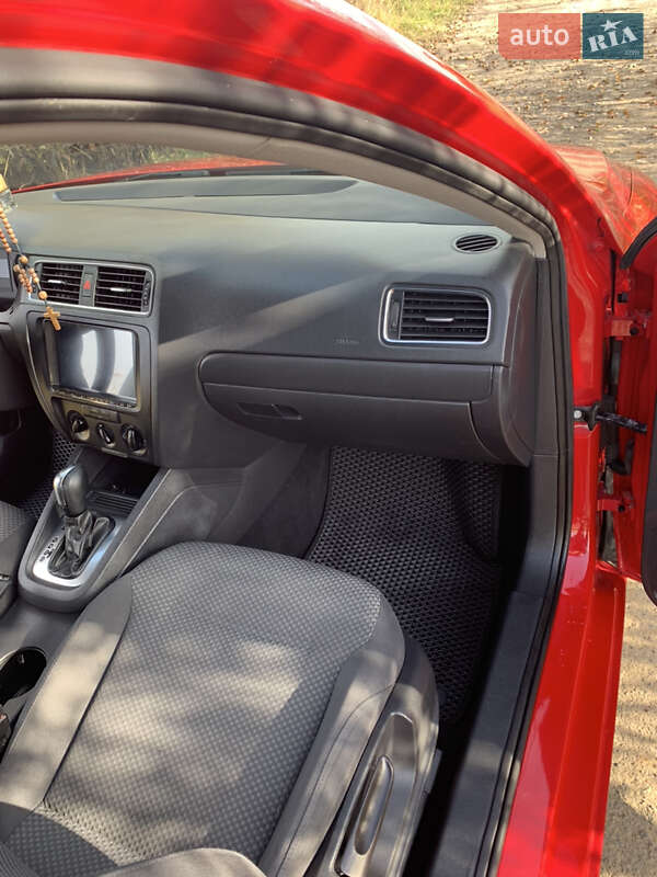 Седан Volkswagen Jetta 2012 в Івано-Франківську