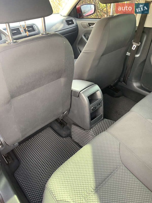 Седан Volkswagen Jetta 2012 в Івано-Франківську