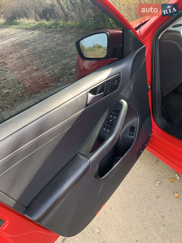 Седан Volkswagen Jetta 2012 в Івано-Франківську