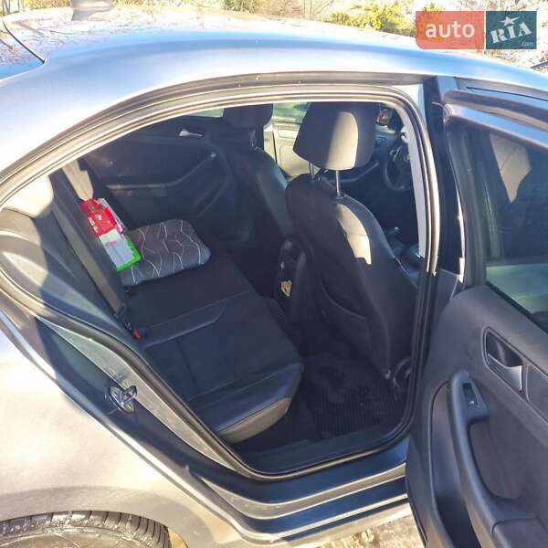 Седан Volkswagen Jetta 2012 в Одесі