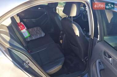 Седан Volkswagen Jetta 2012 в 