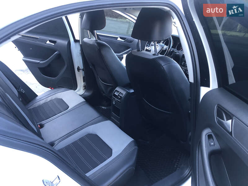 Седан Volkswagen Jetta 2015 в Мукачево