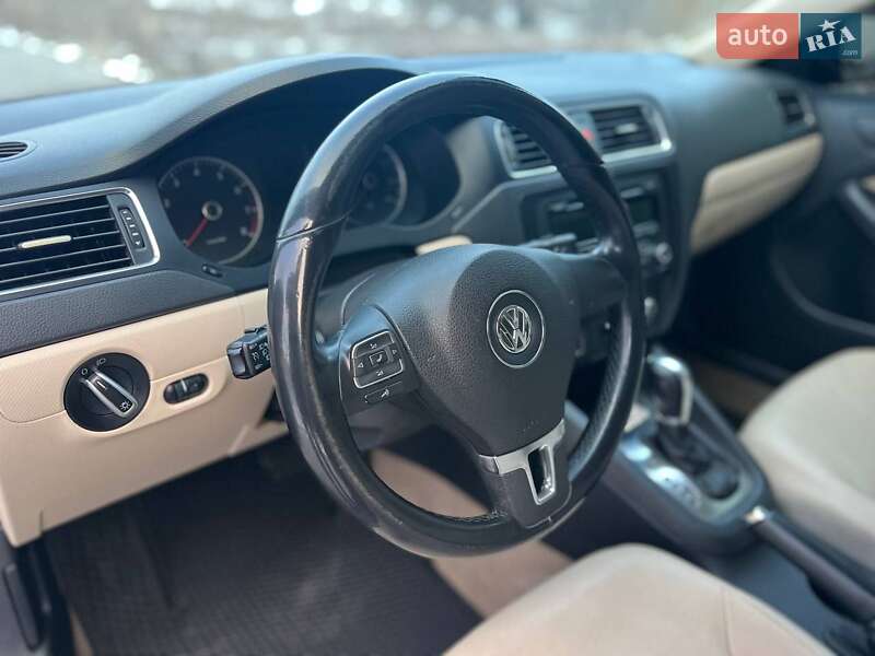 Седан Volkswagen Jetta 2011 в Дніпрі