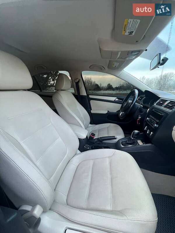 Седан Volkswagen Jetta 2011 в Дніпрі