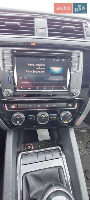 Седан Volkswagen Jetta 2016 в Покровську