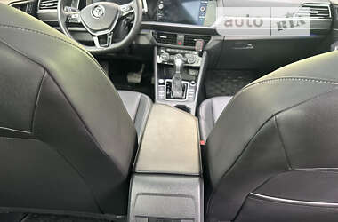 Седан Volkswagen Jetta 2019 в 