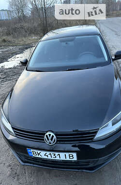 Седан Volkswagen Jetta 2013 в Вишневом