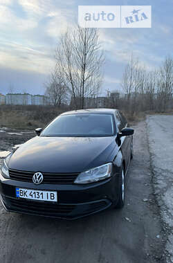 Седан Volkswagen Jetta 2013 в Вишневом